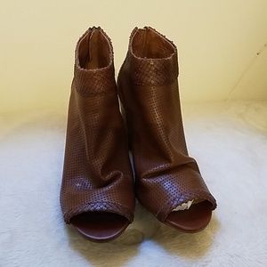 Steve Madden Ankle Boots (BRAND NEW!!!)
